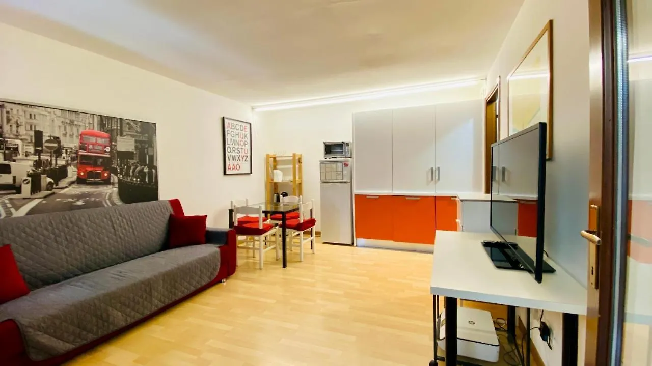 Navigli Darsena Milan Style Apartment Italy