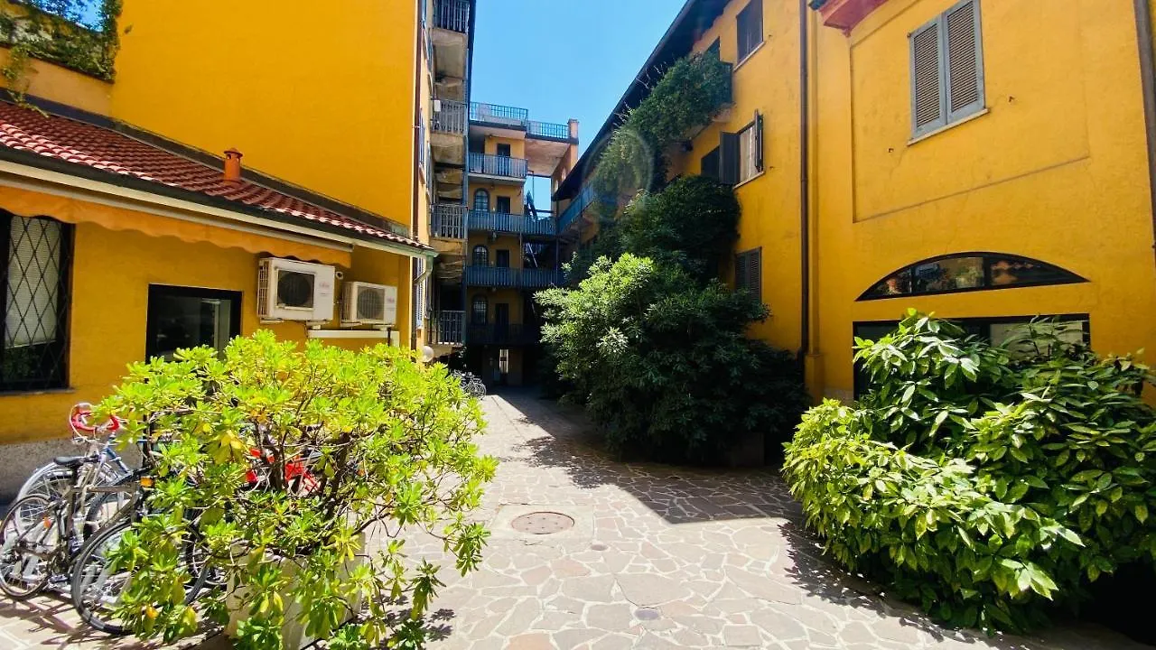 Navigli Darsena Milan Style Apartment Italy